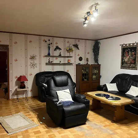 Moneurzimmer Am Holzbach * Maroth